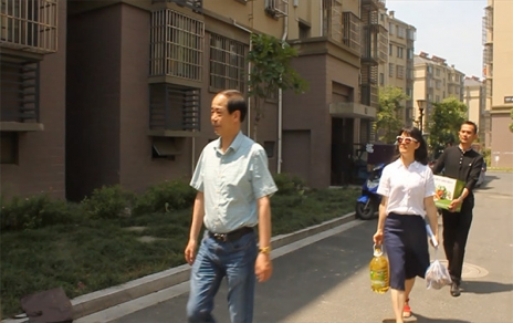 慰问社区困难群众