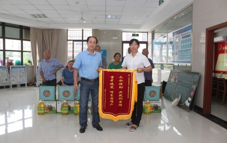 中秋国庆双节前慰问社区困难家庭