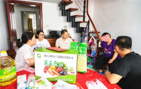 节前走访慰问系列活动之：慰问定点结对社区困难群众家庭