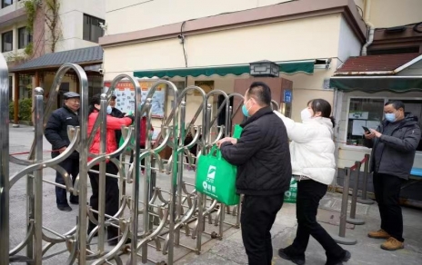 一份情驱散严寒，一片心常驻公益