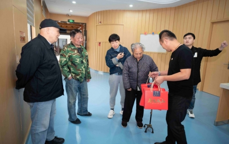 恰似一份亲情伴行